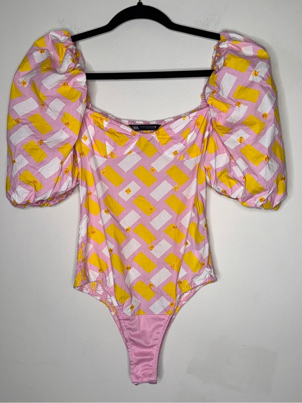 Zara Printed Puff Sleeve Eyelet Embroidered Bodysuit Pink Yellow Size XS